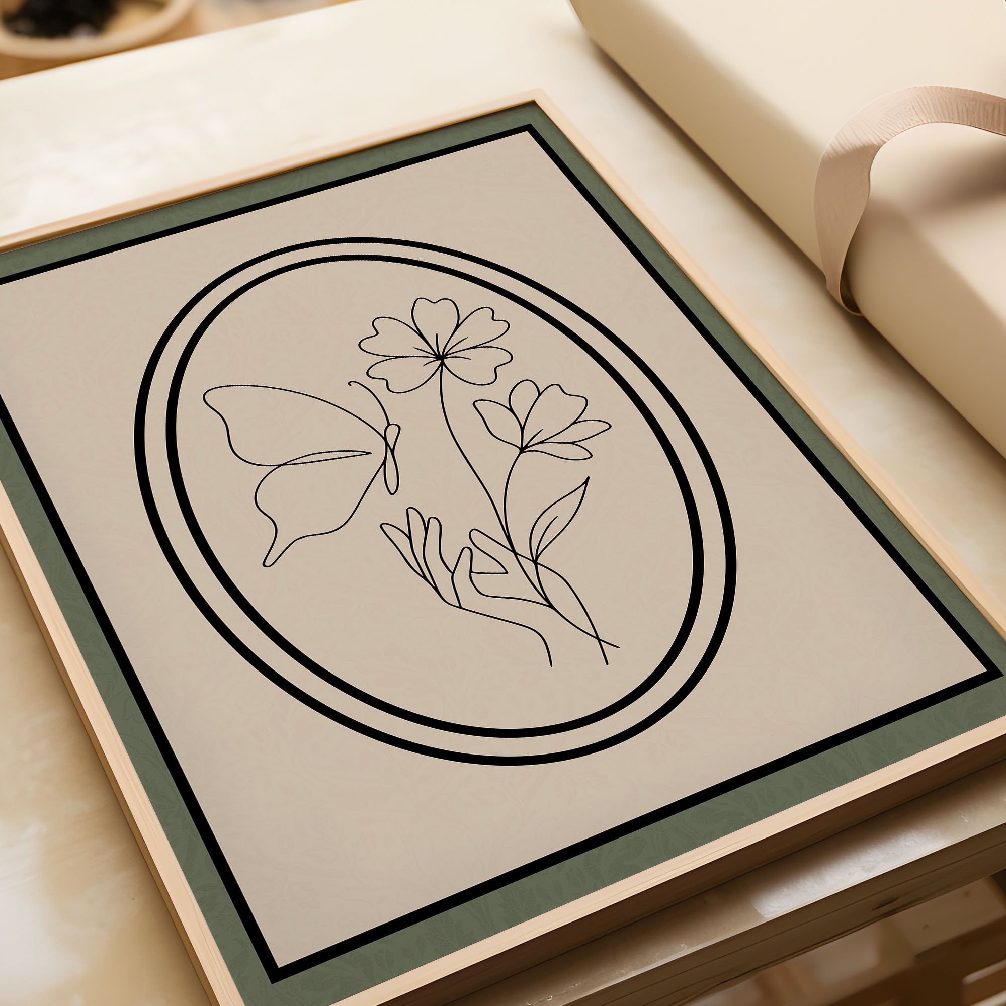 Modernes Wandbild ungerahmt – Schmetterling und Blumen Poster in Beige, Grün und Schwarz | Minimalistisches Wandbild auf halbmattem Papier
