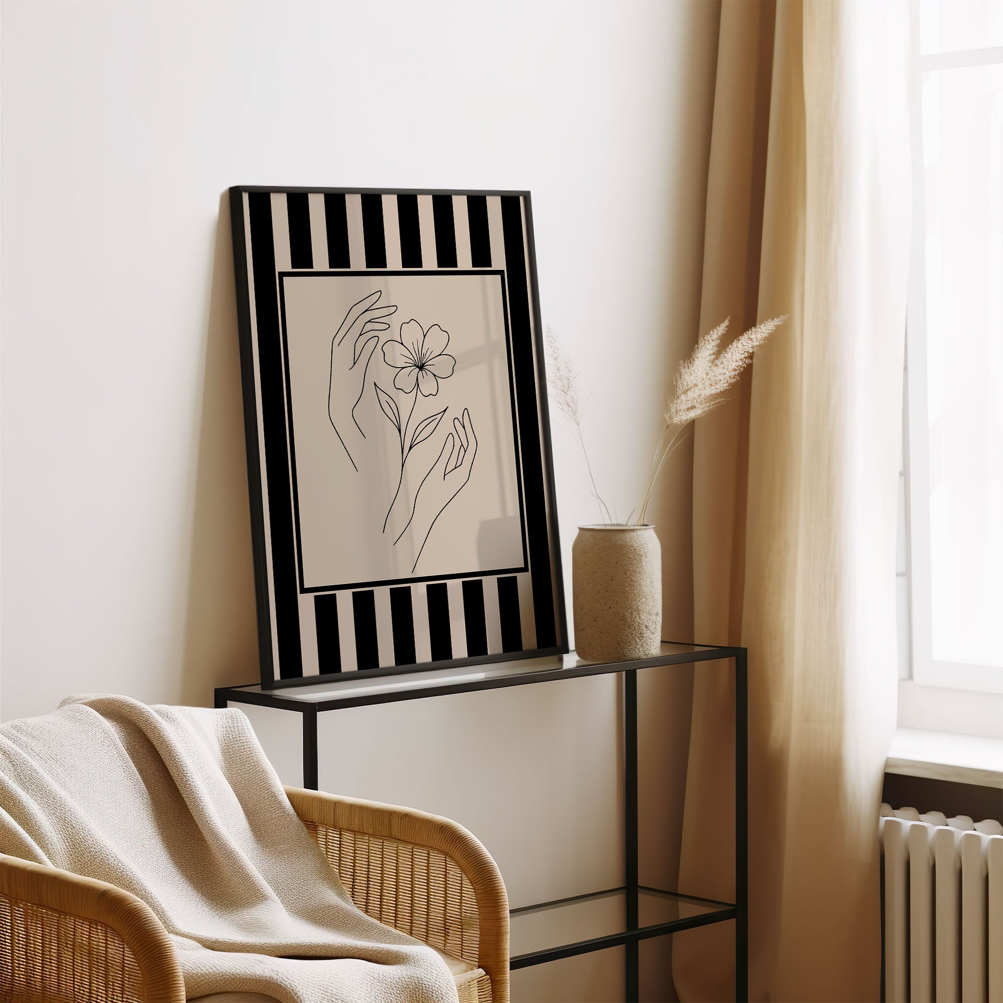 Blumen Poster ungerahmt – Line Art Bild mit Hände und Blume in Schwarz Weiß | Moderne Wanddeko auf halbmattem Papier