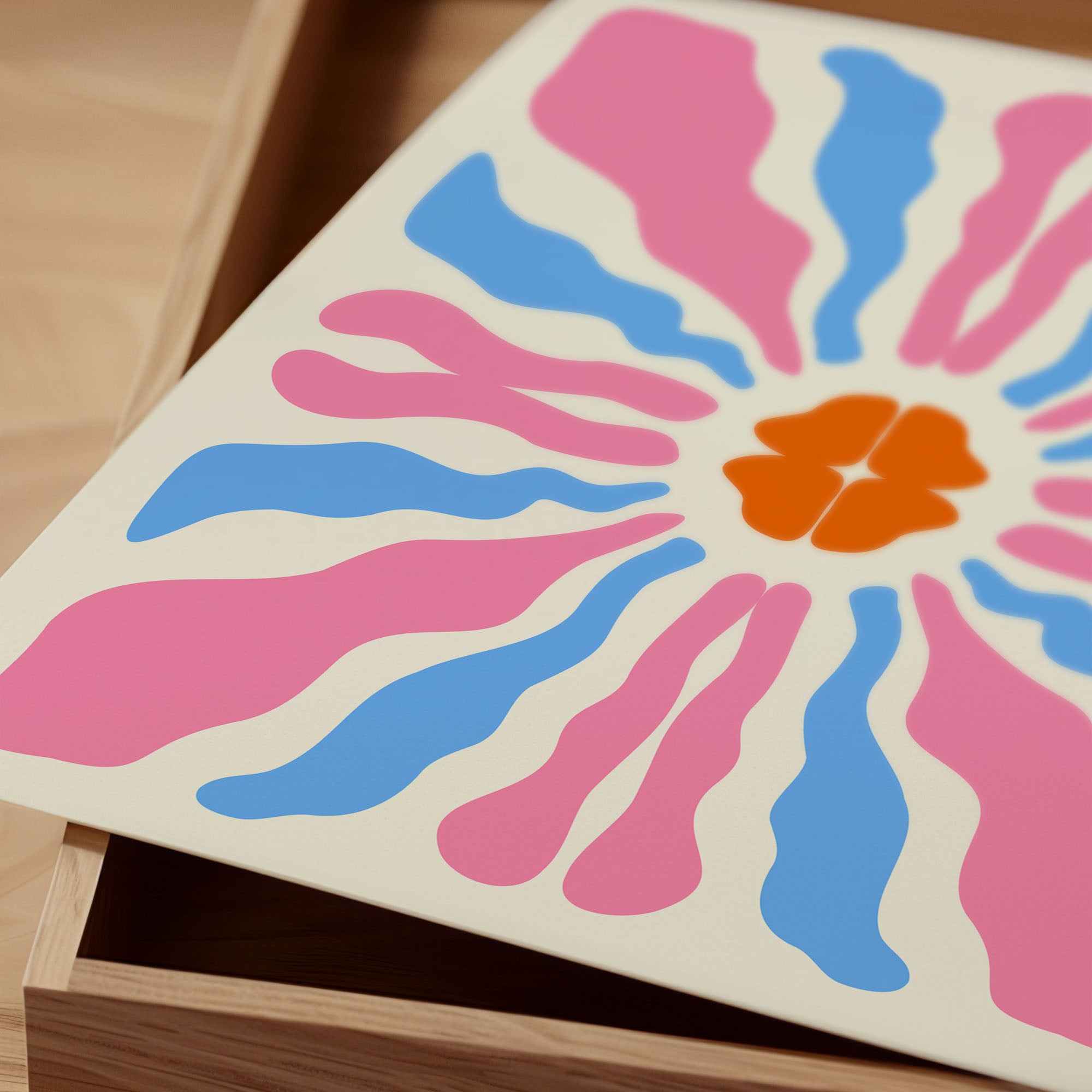 Blumen Poster - Fröhliches Wandbild in Pink, Blau & Orange | Bunte Retro Wanddeko auf halbmattem Papier